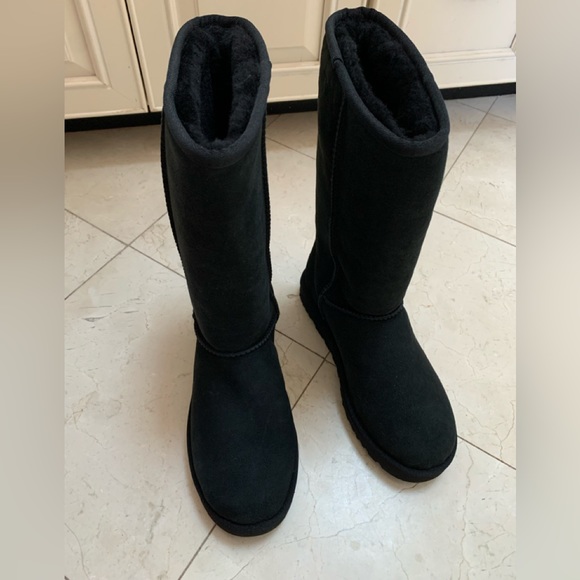 NEW! ✨UGG Classic Tall Boots - Picture 10 of 14
